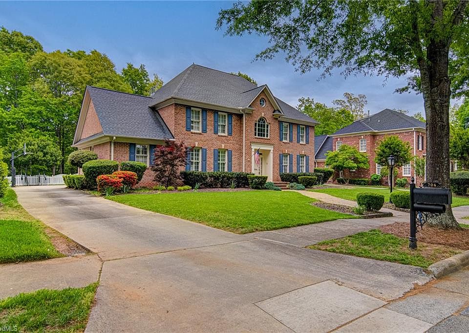 2nd image of 704 Topwater Ln