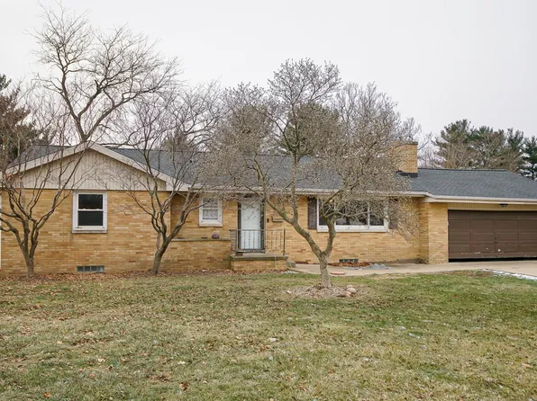 408 Wilshire Dr, Washington, IL 61571