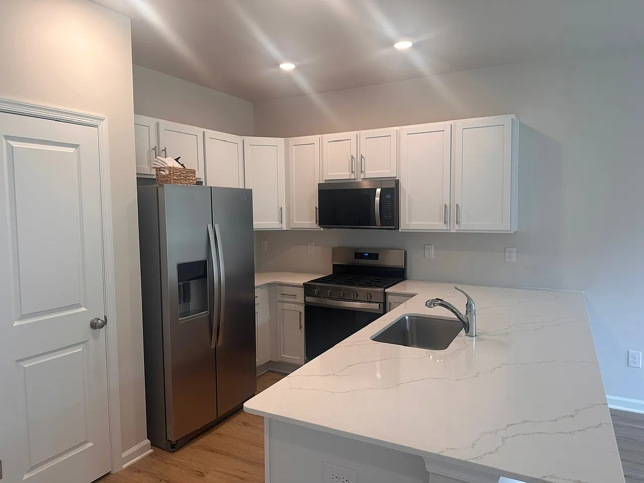 3 bed, 2.5 bath, 1500 sqft, $2,990 — Photo 4