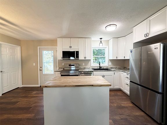 4th image of 512 E Bracklin Street