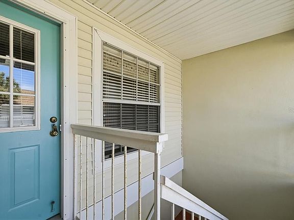 5th image of 227 SUN VISTA COURT S
