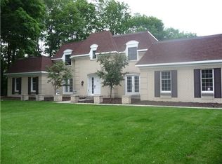 5 High Circle Way, North Oaks, MN 55127