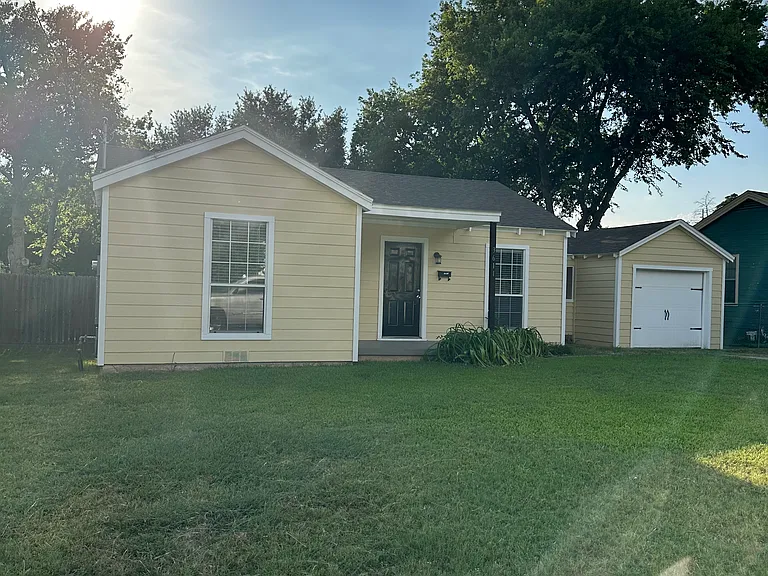 3611 Cedar Lake Dr — Photo 9