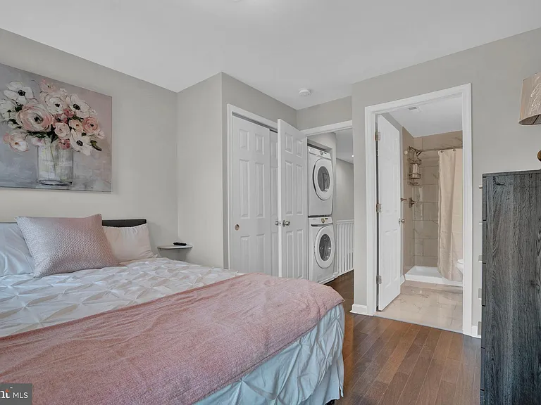 2117 E Chase St — Photo 14