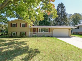 520 Hill Rd, Marshall, MI 49068