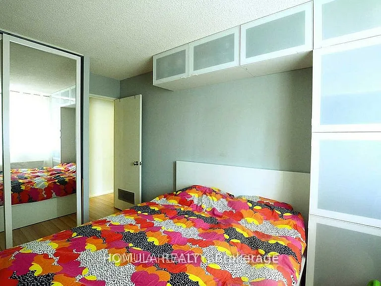 250 Jarvis St #303 — Photo 7