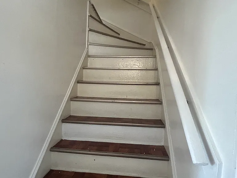 454 W Turner St — Photo 2
