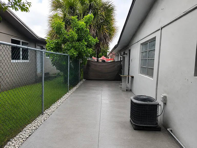 7221 Venetian St #4 — Photo 10