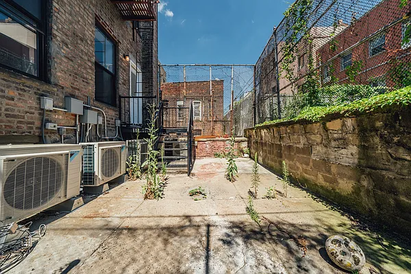 Rented by Nooklyn NYC LLC | media 65