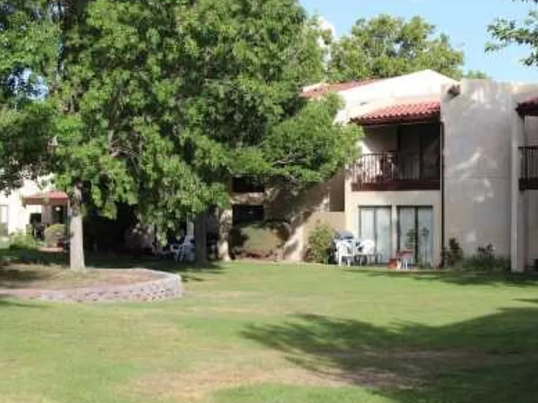 937 Country Club Dr SE #F — Photo 3