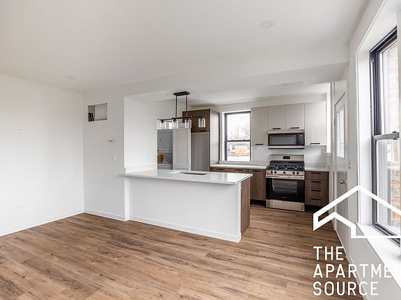 5th image of 4410 N Greenview Ave #2N