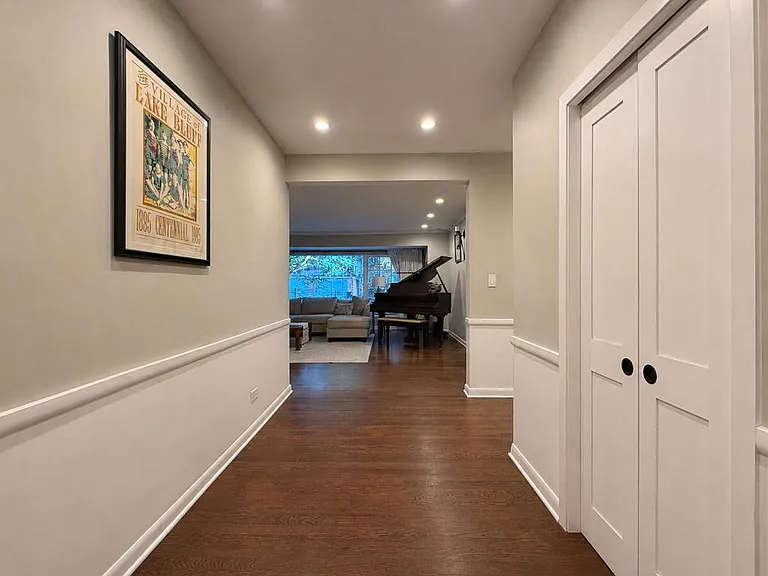337 E Blodgett Ave — Photo 2