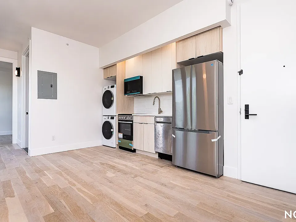 193 Graham Ave #3B