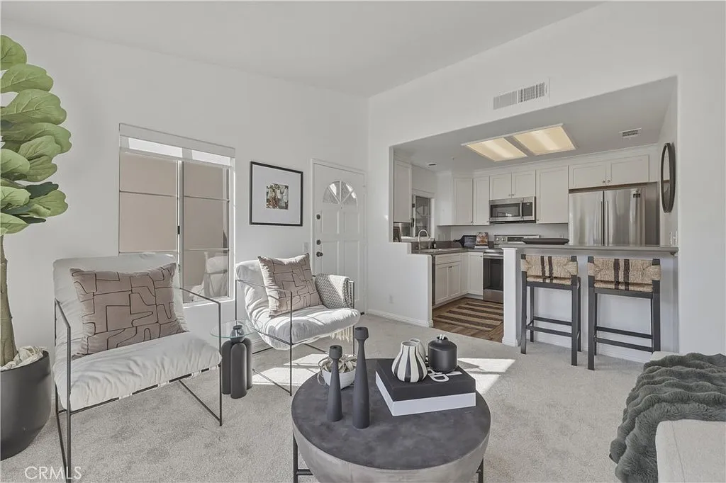 1 bed, 556 sqft, $2,580 — Photo 3