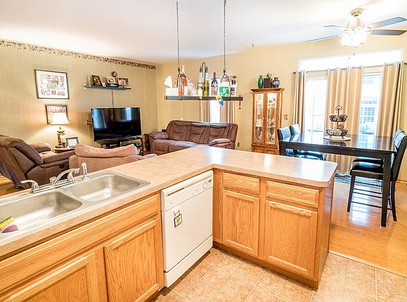 3rd image of 16436 Willow Walk Dr
