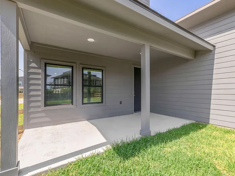 3006 Alpha Wolf Ct — Photo 33