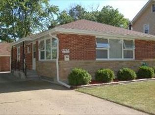 836 Oak St, Elgin, IL 60123