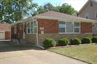 836 Oak St photo 1