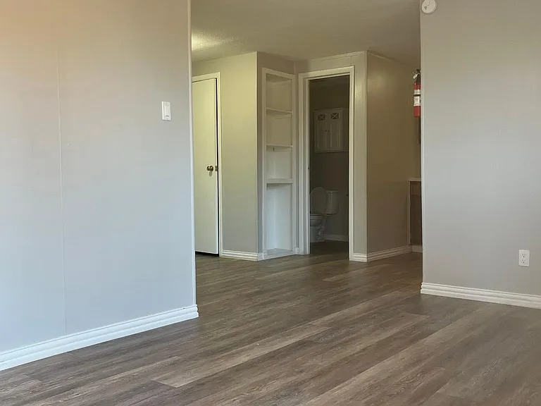 710 E Avenue G #5 — Photo 17