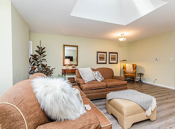 4th image of 35 Briarwood Ln