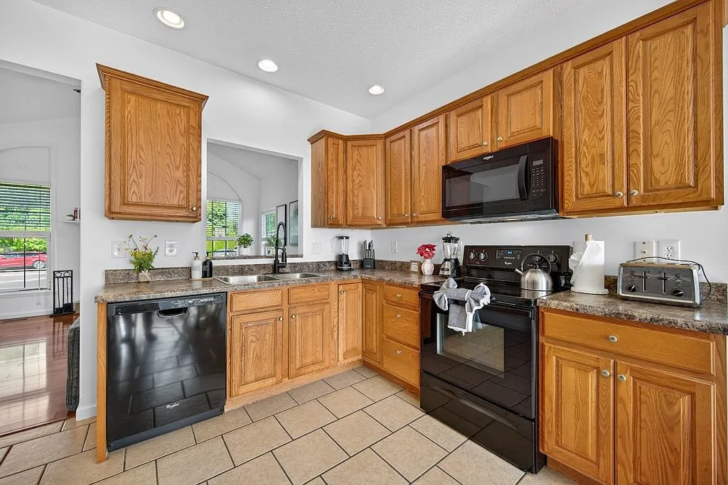 Sumpter Stay: Furnished 3-Bedroom with Garage, Pets Welcome — Photo 1