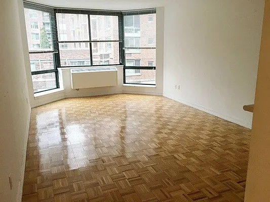 Rented by LL Real Estate Services | media 1