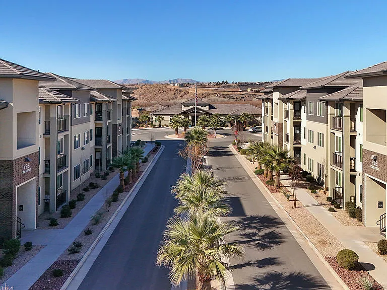 Brookfield Apartments — Photo 30