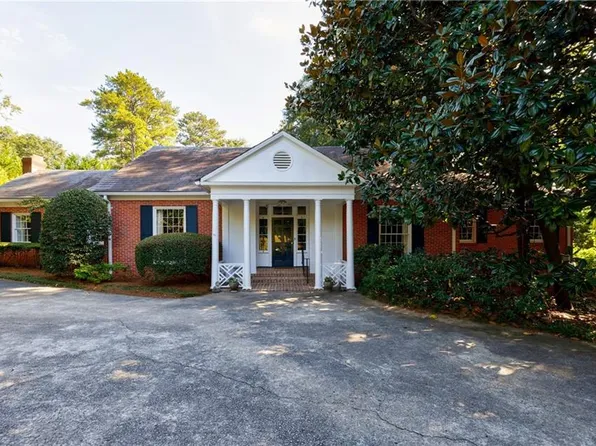 880 W Wesley Rd NW, Atlanta, GA 30327