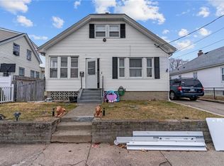 98 Whittier Rd, Pawtucket, RI 02861