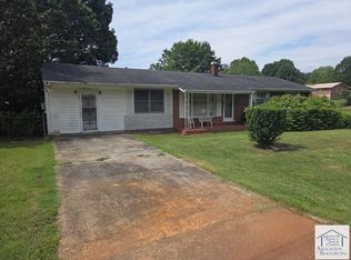 70 Crestmond Ln, Martinsville, VA 24112