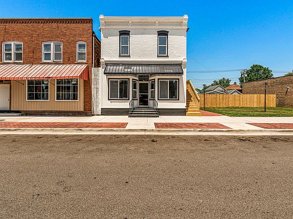 2nd image of 422 W 7th St #1