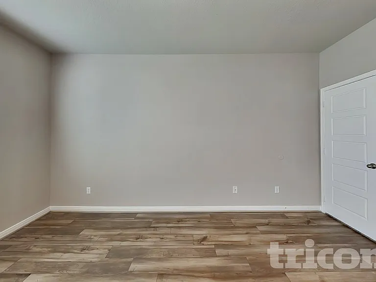 5802 Nyla Way — Photo 3