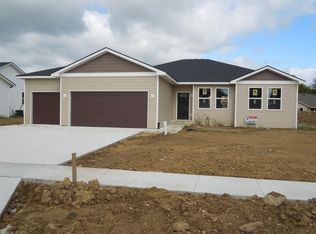 4153 Fallen Oak Dr, Belvidere, IL 61008