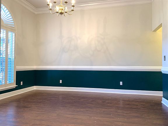4th image of 301 Twelve Oaks Dr