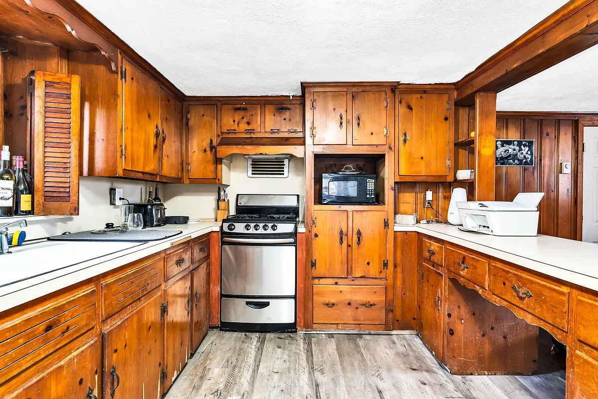Kitchen - 47 Thompson Ave #3