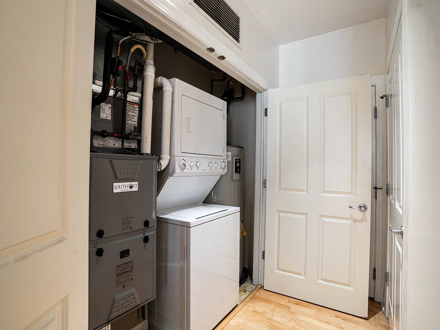2 bed, 1313 sqft, $2,400 — Photo 4