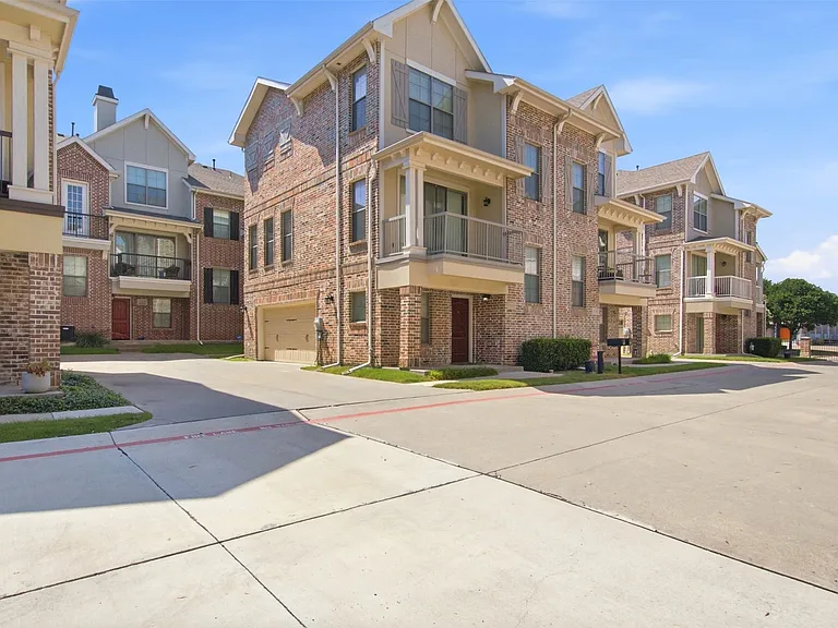 2113 Grove Park Ln — Photo 1