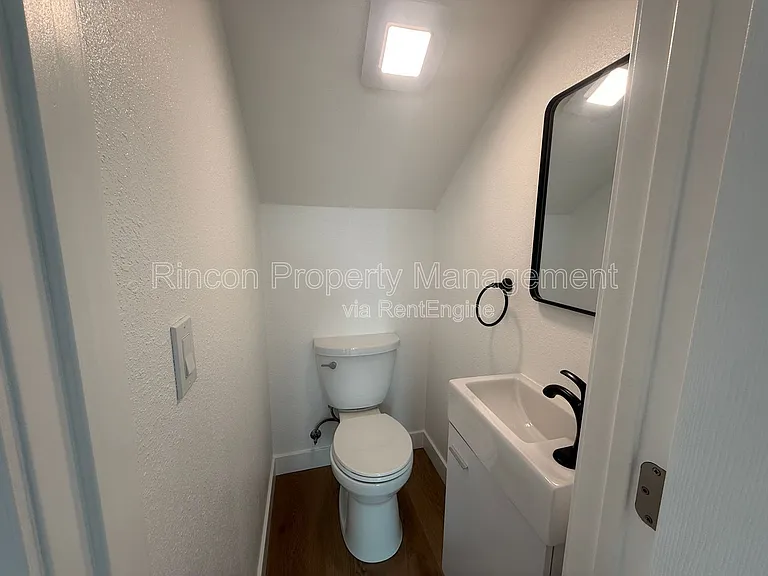 607 Lemon Way #B — Photo 24