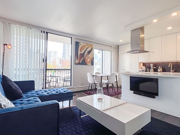4th image of 1146 Harwood St #703