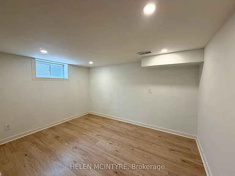 34 Dunning Cres — Photo 12