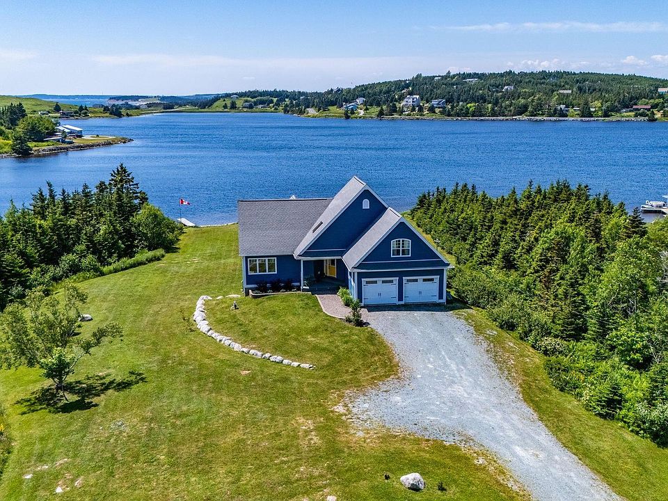 1st image of 4 Emerald Dr