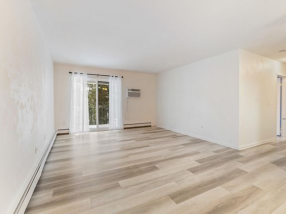 5th image of 806 W Michigan Ave APT 304W