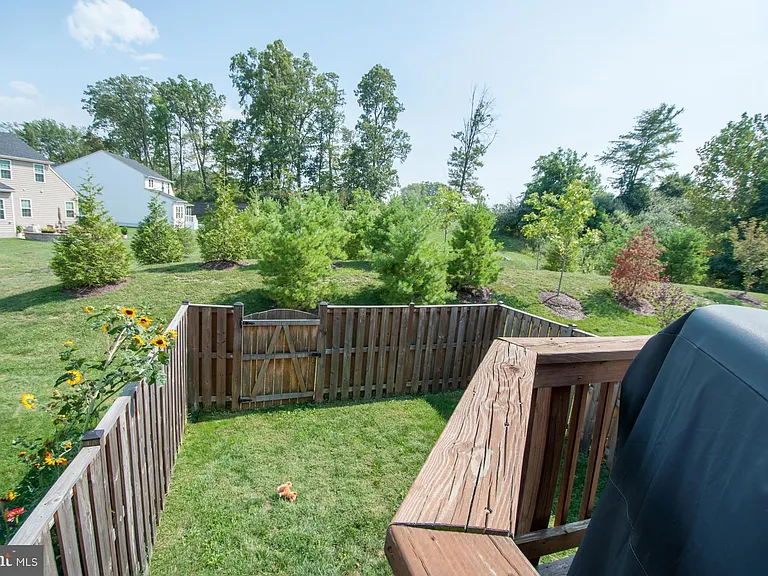 5813 Whiterose Way — Photo 3