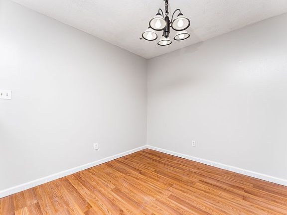 5th image of 414 Ridgecreek Dr