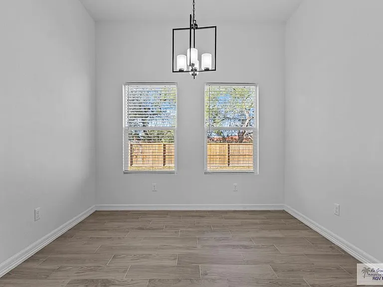 111 Hope Dr — Photo 6