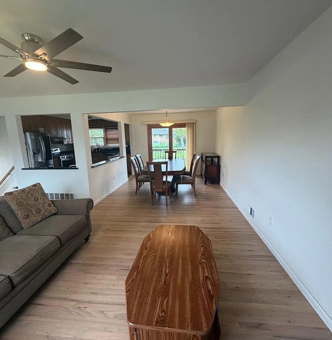 3 bed, 3.0 bath, 1852 sqft, $3,500 — Photo 3