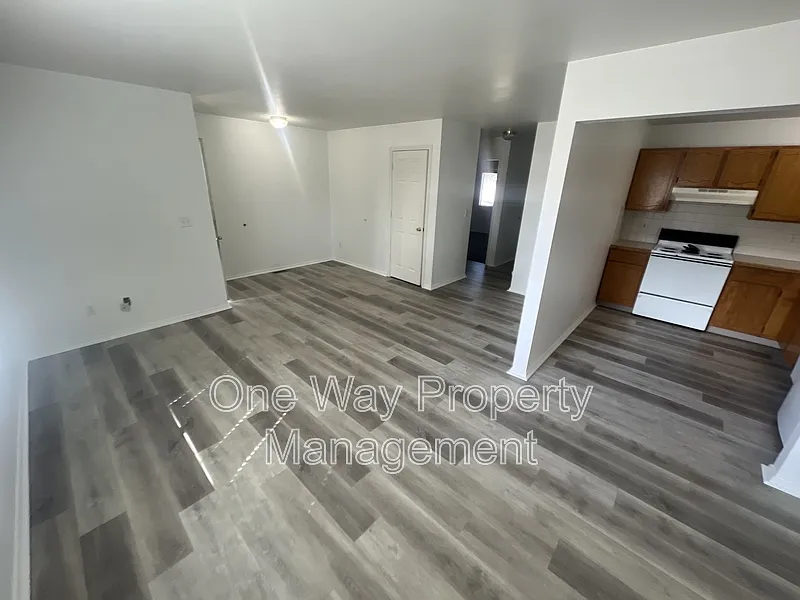 2 bed, 1.0 bath, $1,150 — Photo 2