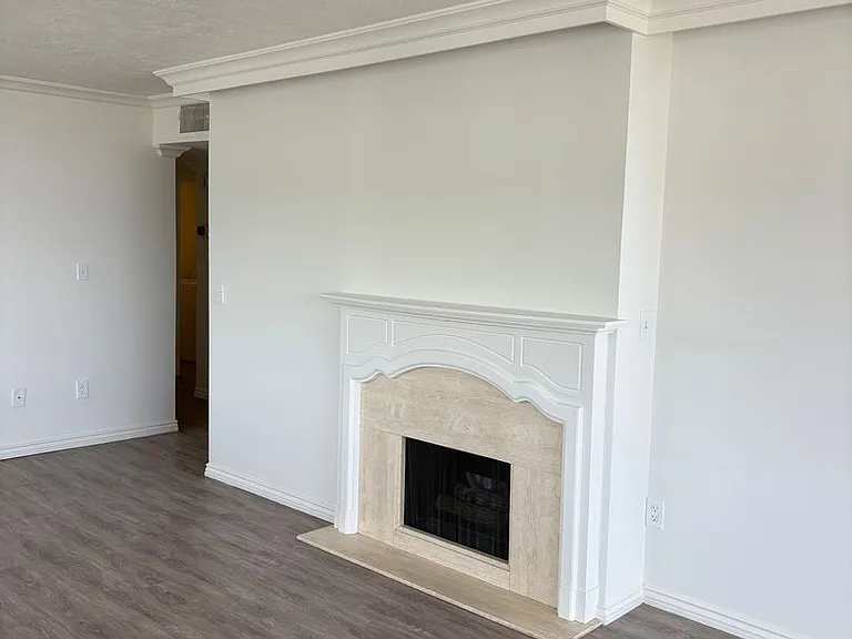 241 N Vine St — Photo 2