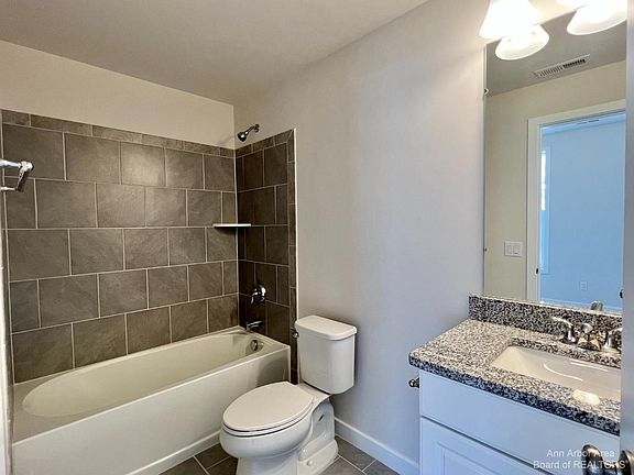 4th image of 2706 S Spurway Dr