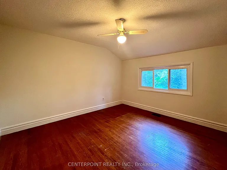287 Kent Cres — Photo 8